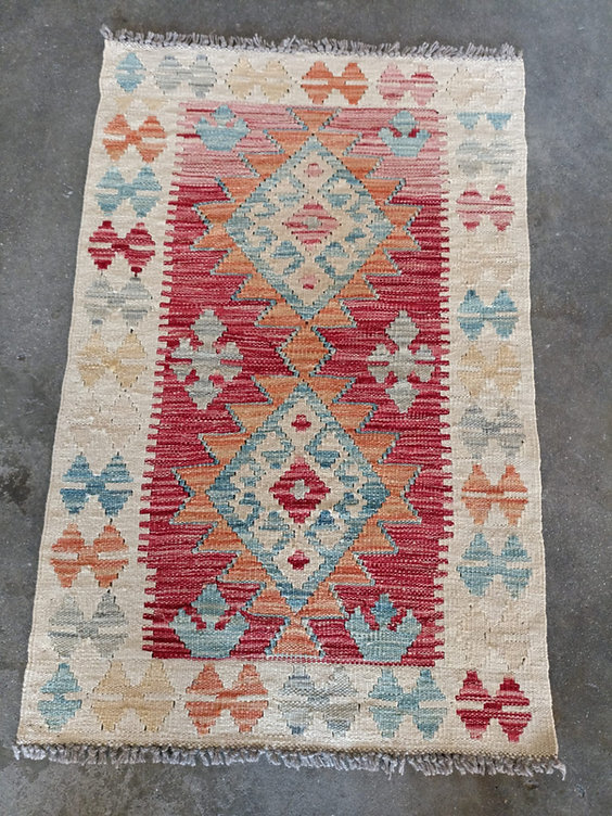 Alfombra pequena kilim 64 x 101 cm